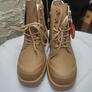 Stylish Tan Women's Boots